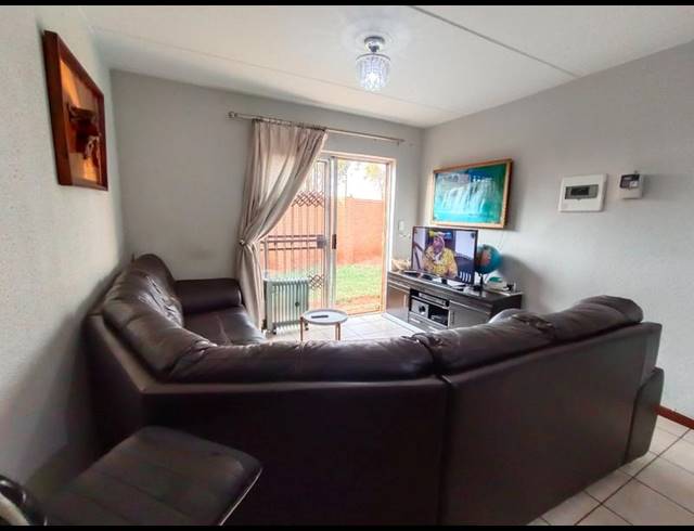 2 BEDROOM APARTMENT FOR SALE IN THE ORCHARDS